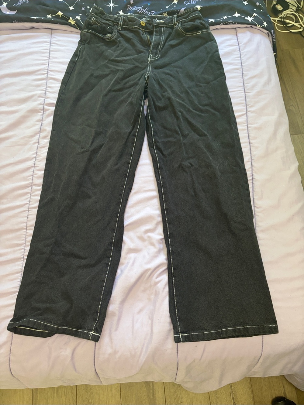 Black Straight-Leg Jeans with Contrast Stitching